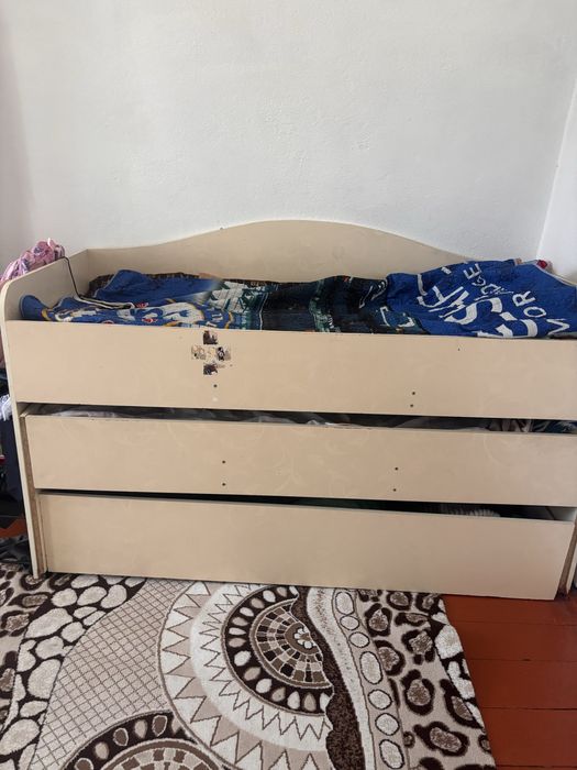 Продам кровать двух яросный