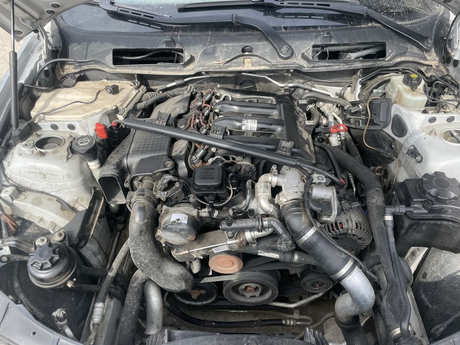 Dezmembrez bmw 320d e90