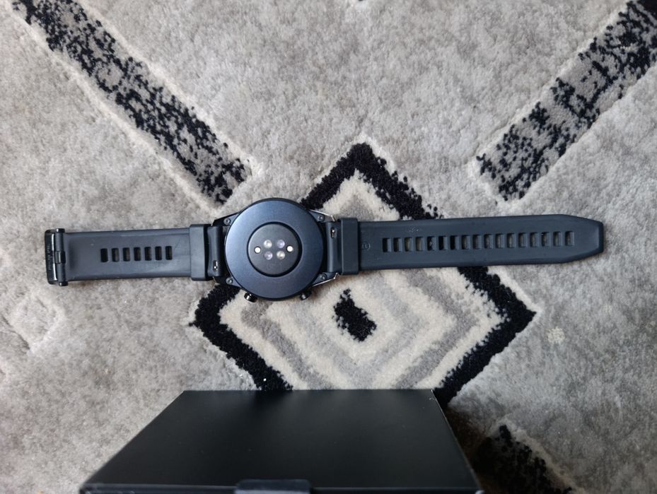 Продам смарт часы huawei GT 2