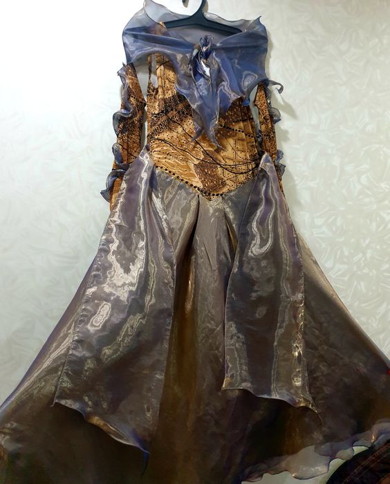 Продам шикарное платье.