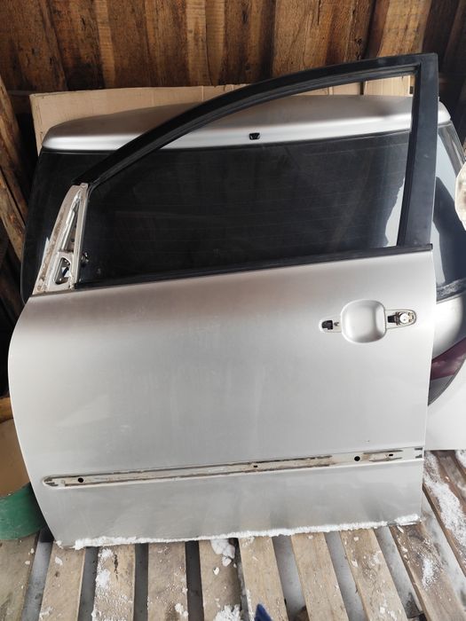 Запчасти Тойота Авенсис Версо