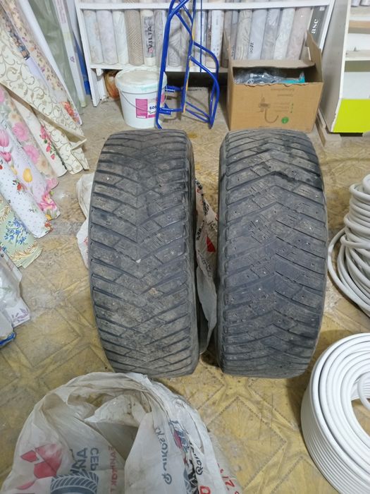 Продам зимние шины R 19.