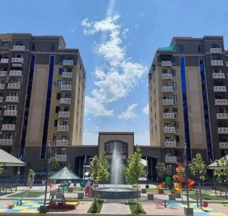 Sergeli Green house 3-metro oldida