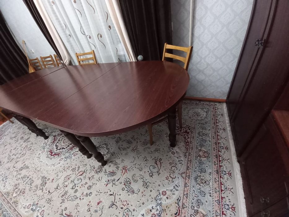 Пподам стол для гостинной