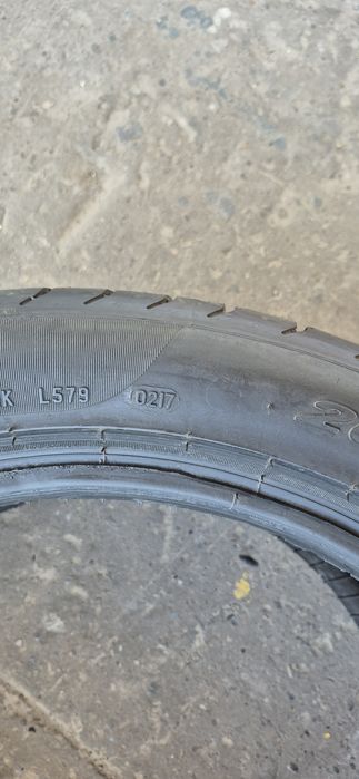 2 anvelope vara Pirelli 265/40/19.Pretul este pe bucata.