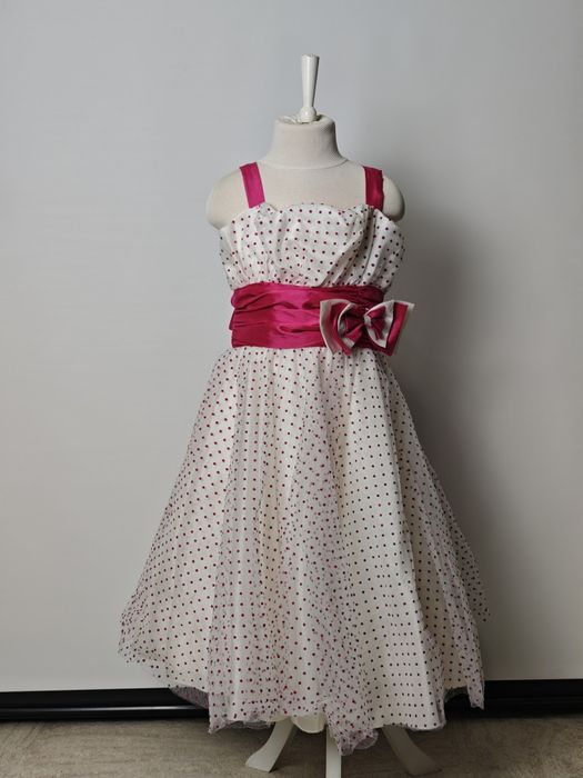 Продаётся платье на девочку 8-9 лет