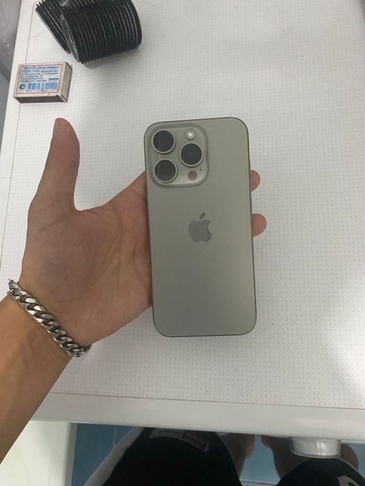 Айфон 15про, на гарантии