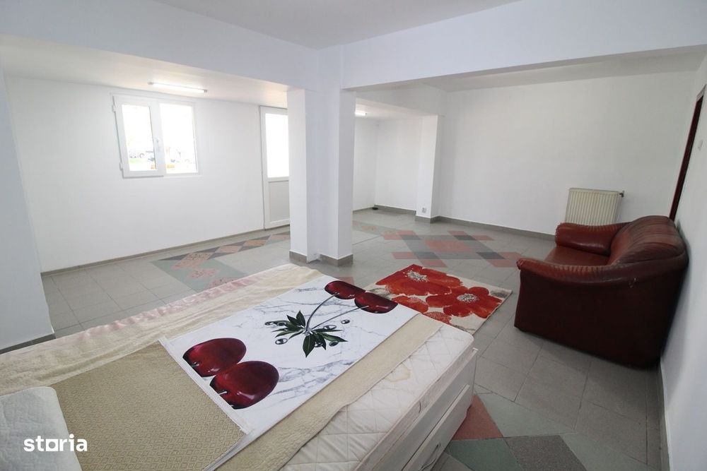 Vând apartament 4 camere în Hunedoara, Micro5/1-Poștă, parter înalt...