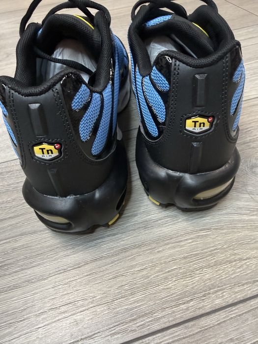 Vand 2 perechi de Nike Tn