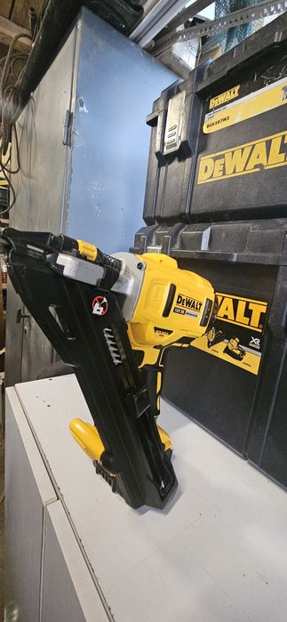 Pistol cuie dewalt dcn 693