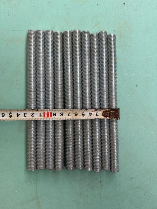 Продавам шпилки размер 12х200мм