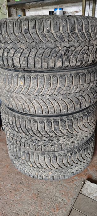 Шины Б/У Зимние 235/60 R17