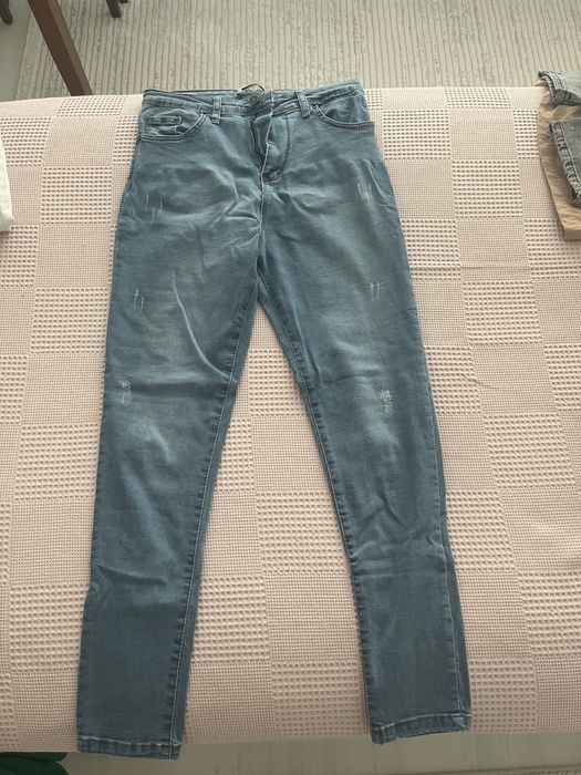 Сини тесни дънки чисто нови