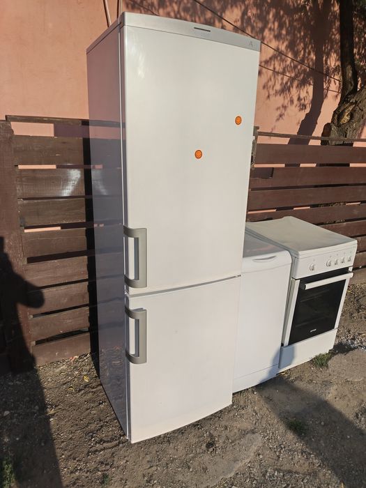 Vănd frigider în stare foarte bun de funcționare