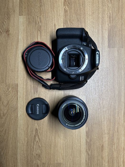 Aparat foto DSLR Canon 2000D + Obiectiv 18-55mm + Geantă (Stare impecabilă)