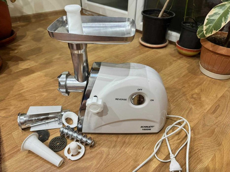 Masina de tocat carne - SCARLET