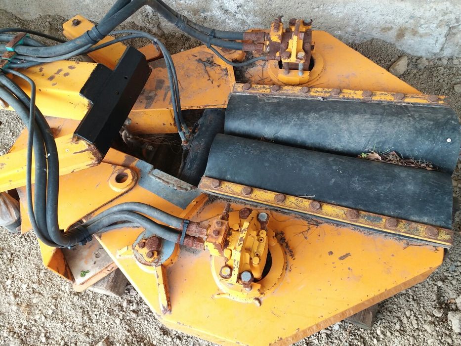 Машина за раздрусване,брулене,бране на овощни дървета