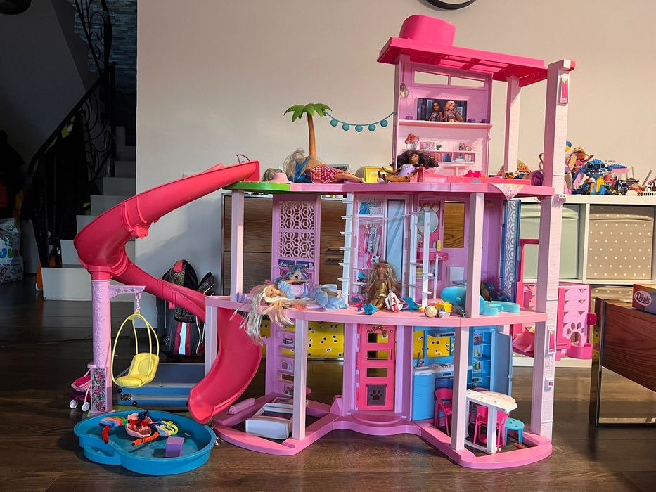 Casa pentru papusile Barbie Dreamhouse