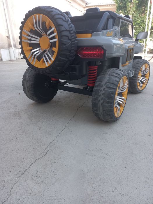 Детская машина с пультом и ручная