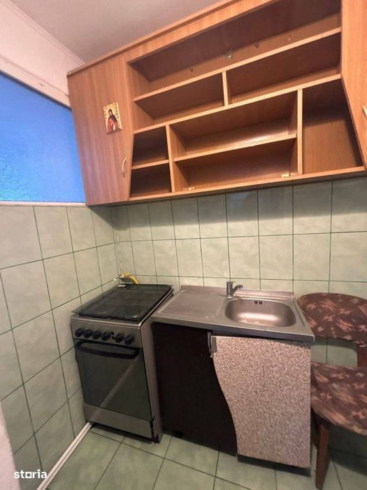 De vanzare garsonieră, mobilata și utilata, etajul 3. Pret: 24.000euro