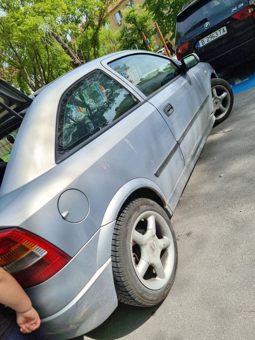 Продавам Опел Астра автомат дизел 1.6