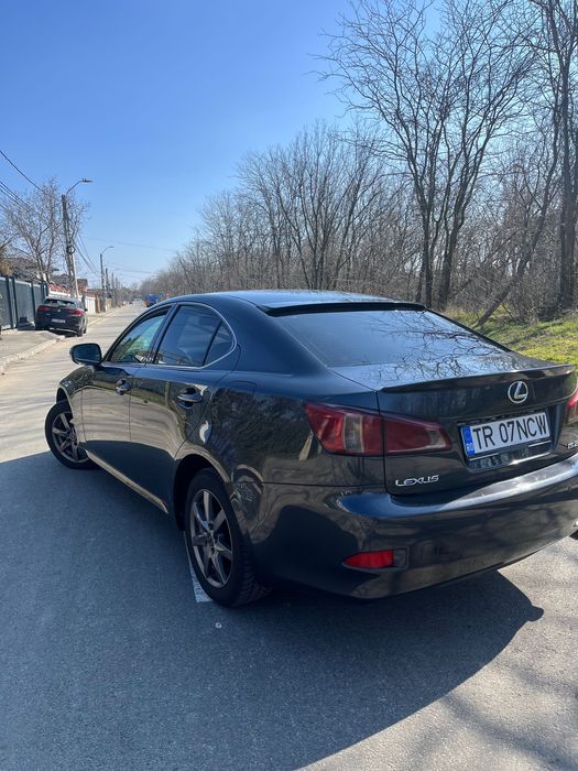 Vând Lexus IS200 D