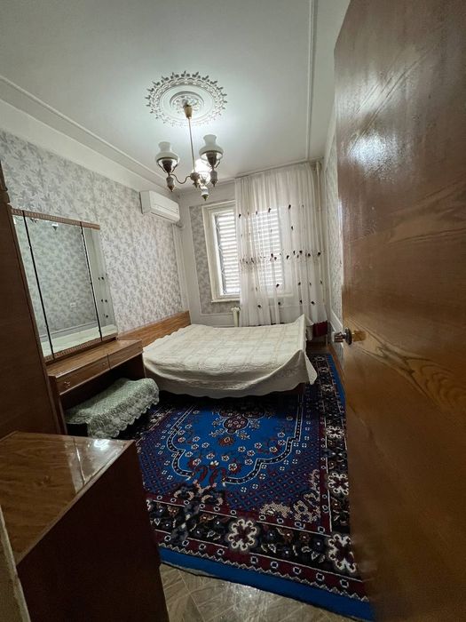 Yangi bozor oldida 3 etajdan 3 xonalik