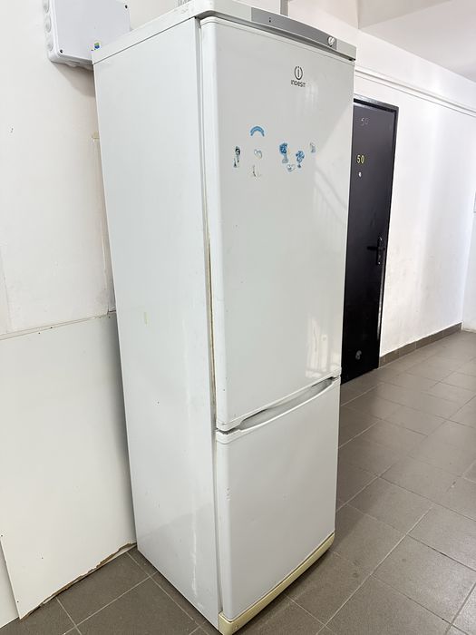 Холодильник indesit