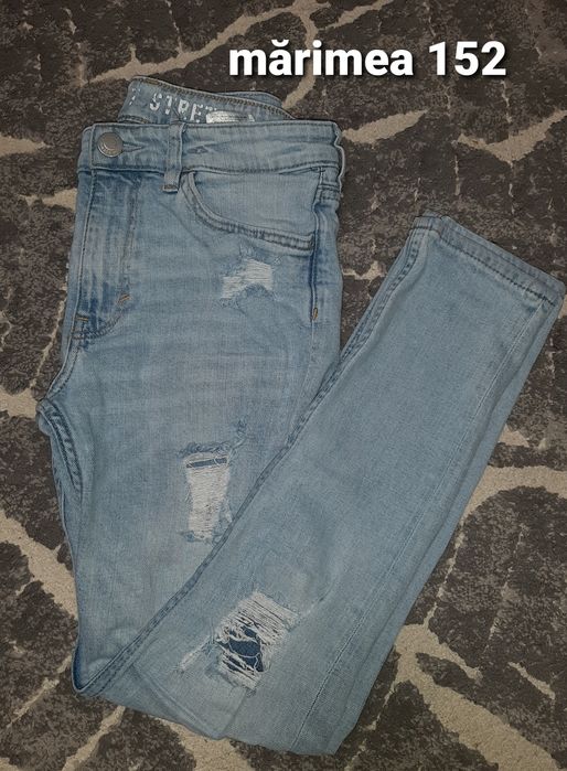 Pantaloni de blugi