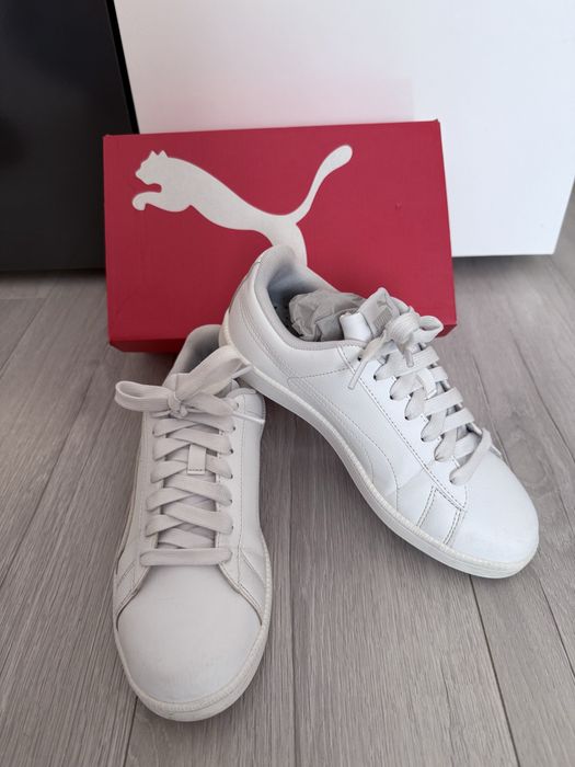 Бели оригинални кецове Puma Up