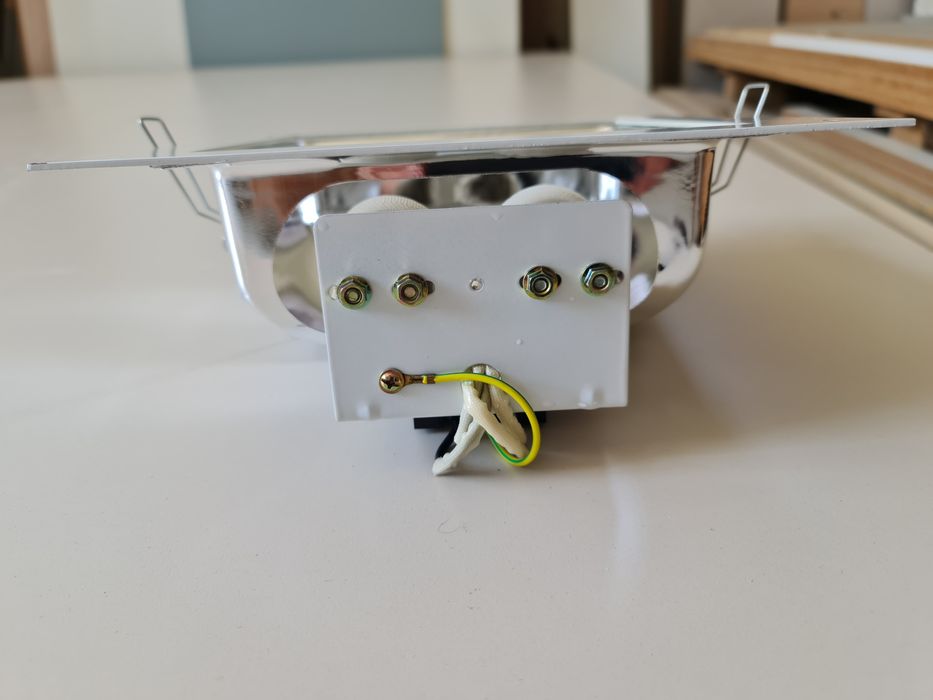 Светильник потолочный для ламп с патронами