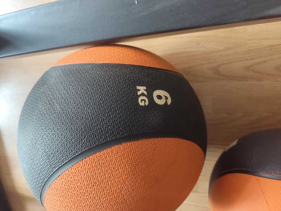 Медицински топки-5 и 6 кг.