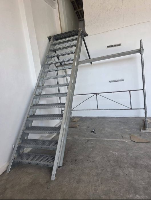 Scări zincate galvanizate