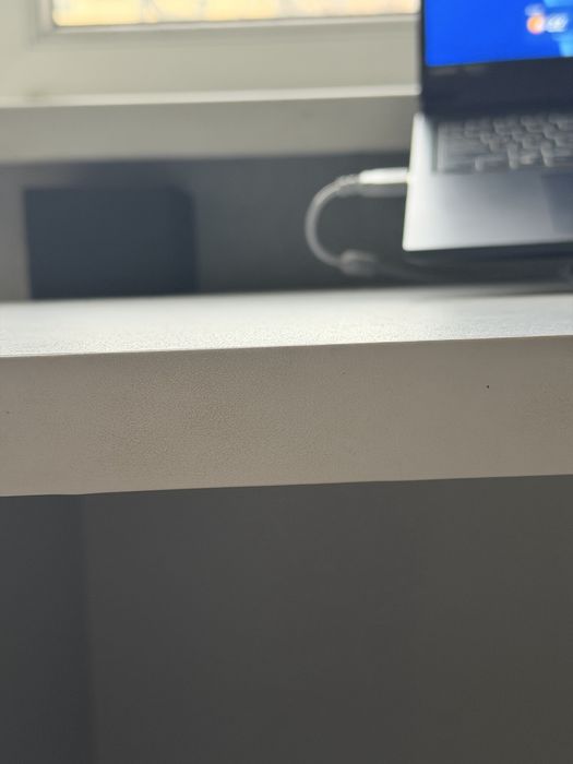 Округлый компьютерный стол