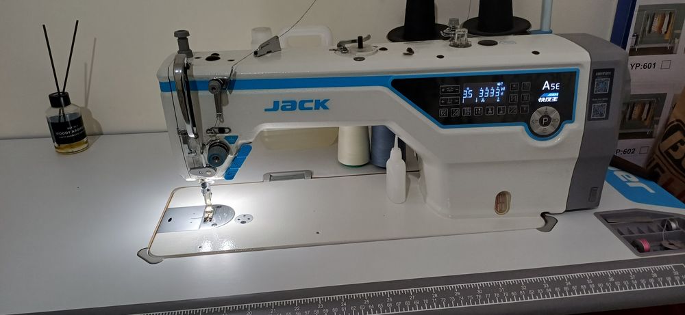 Tikuv mashinasi JACK