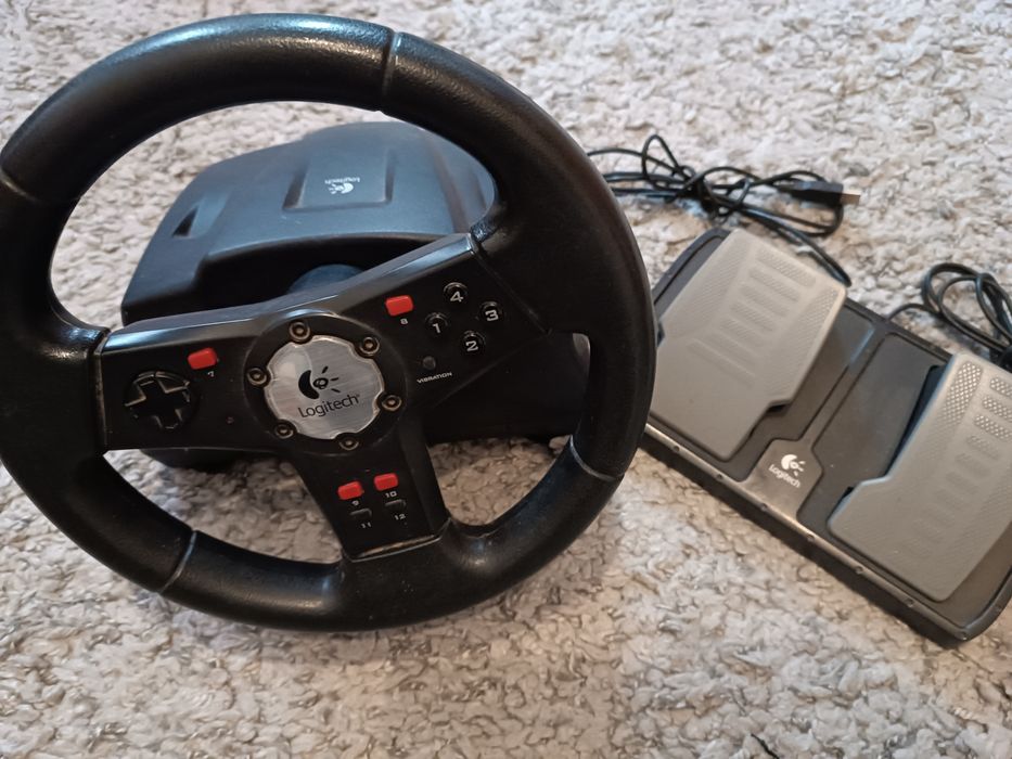 Volan Racing wheel  pedale și schimbător Logitech  pt PC laptop