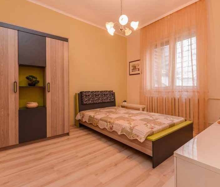 Тристаен ап Идеален Център близо до Витошка