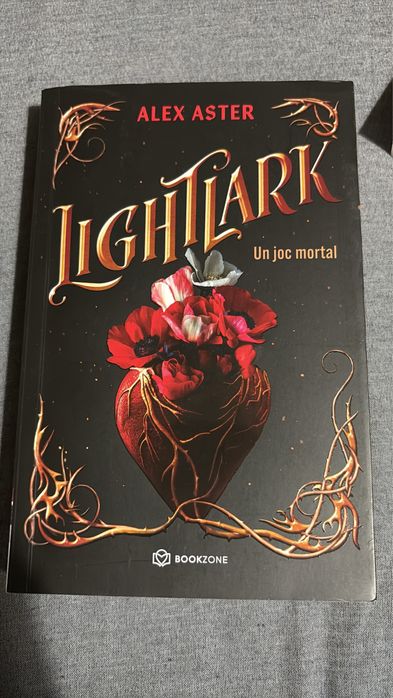 Vand carti in stare foarte buna