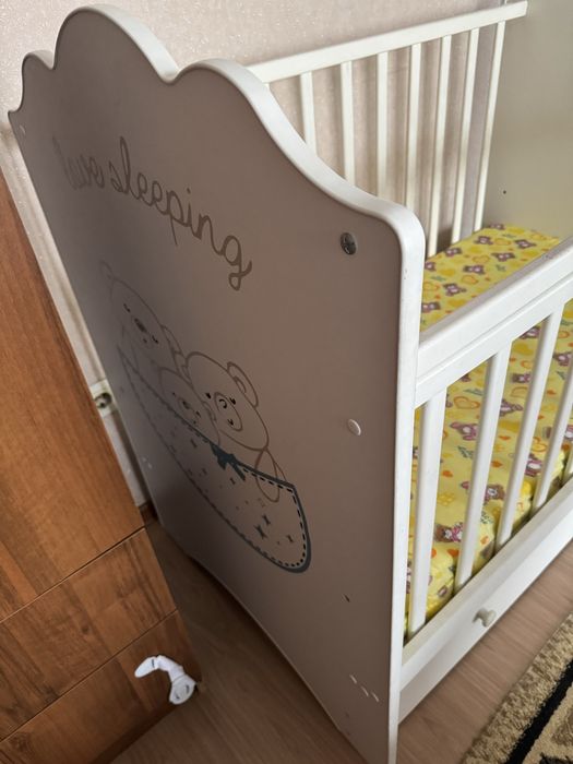 Продам детский манеж с маятником