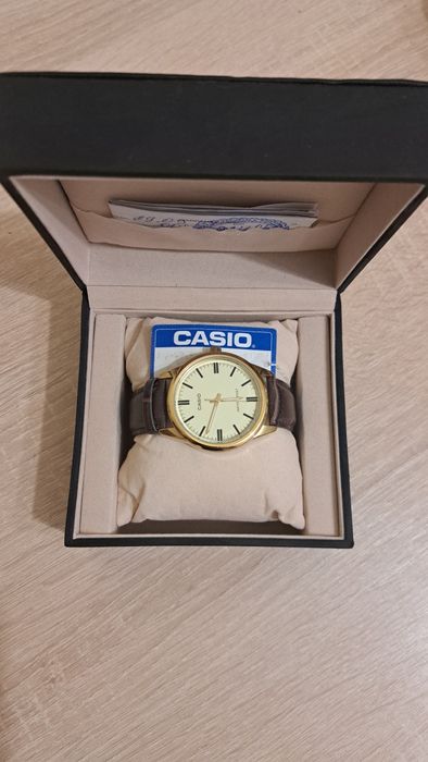 Часы ручные кварцевые