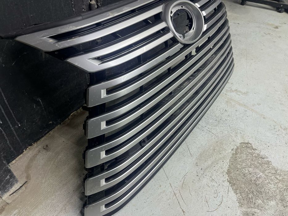 Продам решетку радиатора ЛХ 600