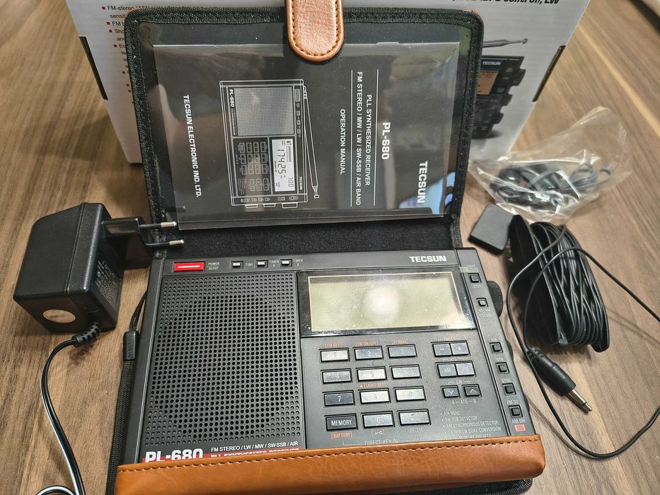 Tecsun PL-680 Full-band FM/MW/SWB Радиоприемник с любителски SSB и авиационен AIR обхват (като НОВ)