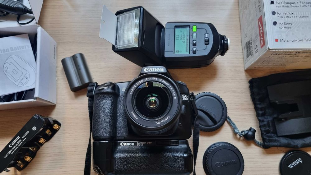 Kit Foto Complet Canon 30D+Obiectiv+Blitz Metz+Grip Original+4 Baterii