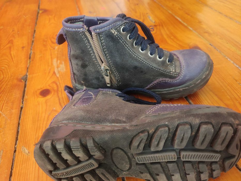 Боти ботушки идеално състояние кожа 26 номер 35лв.