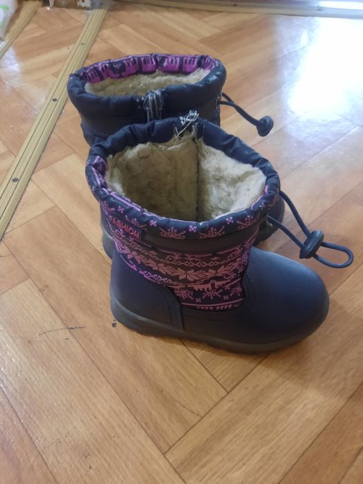 Продаю детскую обувь.