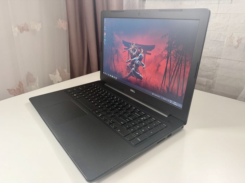 Laptop Dell Inspirion 3584, tastatura si mouse