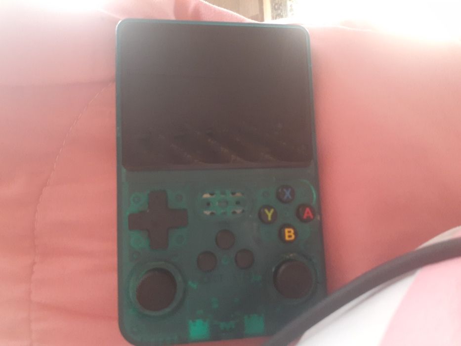 Game  console    R36 s