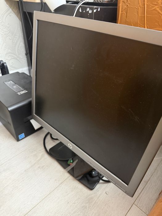 Монитор  hp дешево