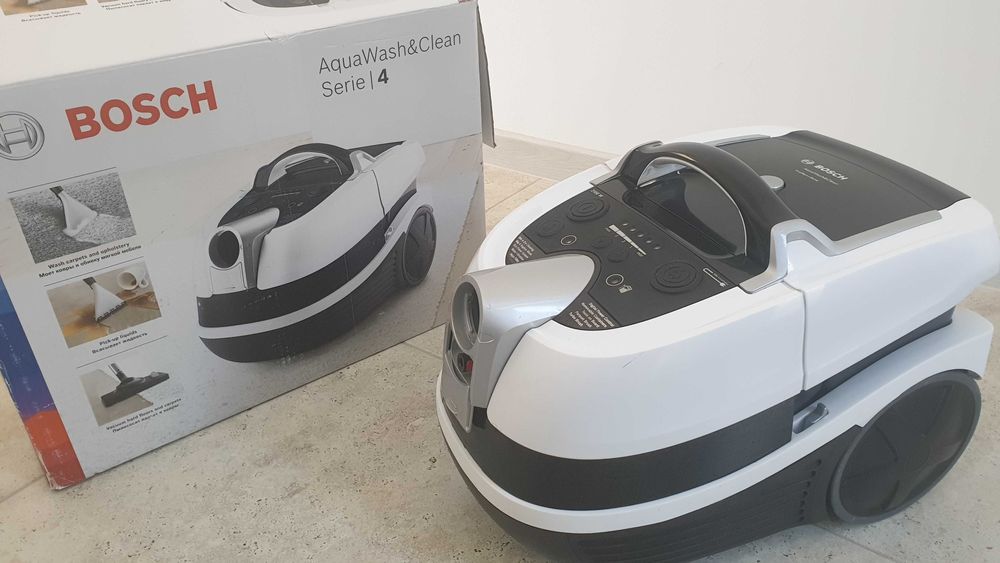 Bosch AquaWash&Clean Serie 4 2100W моюща прахосмукачка