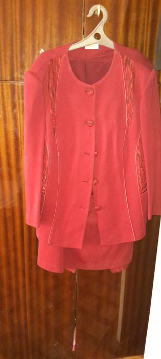 Продам женский костюм.